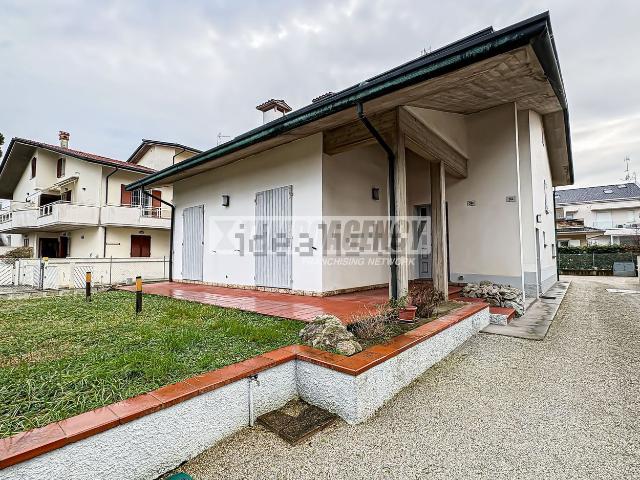 Villetta indipendente in vendita di 300 m² in Via Pinarella, 264