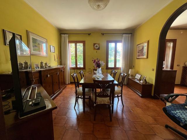 Villetta indipendente in vendita di 300 m² in Via Pioghella