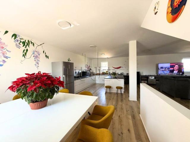 Villetta indipendente in vendita di 300 m² in Via Procacci, 1