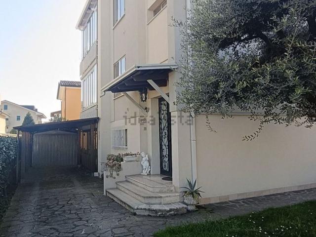 Villetta indipendente in vendita di 300 m² in Via Roma