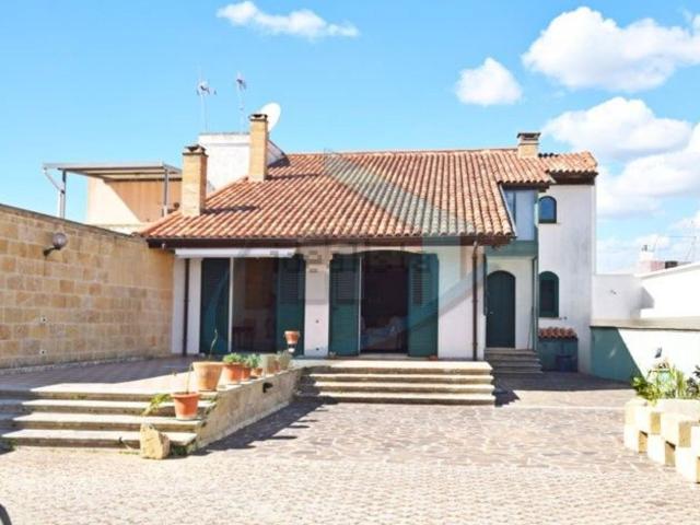 Villetta indipendente in vendita di 300 m² in Via Roma