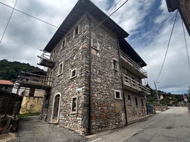 Villetta indipendente in vendita di 300 m² in Via Roma