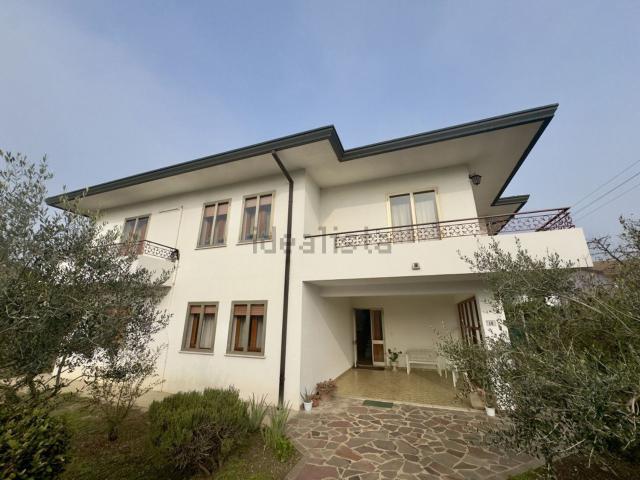 Villetta indipendente in vendita di 300 m² in Via Roma