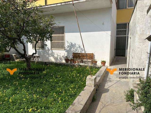 Villetta indipendente in vendita di 300 m² in Via Rudiae, 18