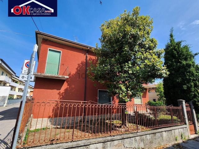 Villetta indipendente in vendita di 300 m² in Via Trieste