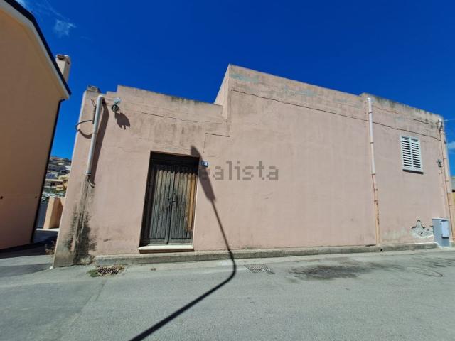 Villetta indipendente in vendita di 300 m² in Via Vargiu