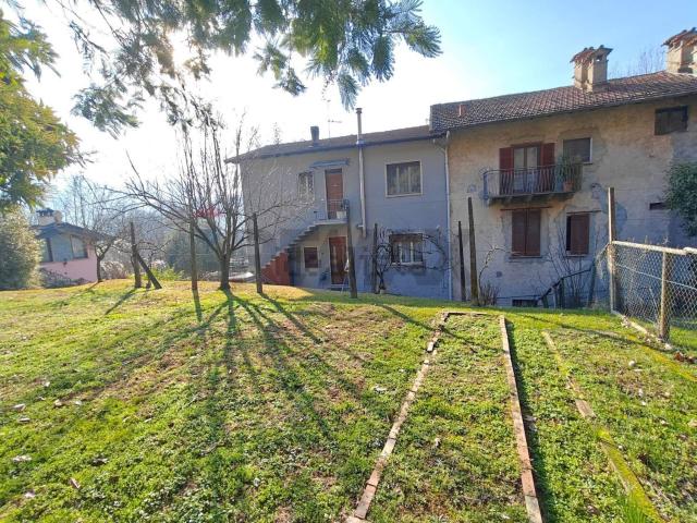 Villetta indipendente in vendita di 300 m² in Via Varese, 5