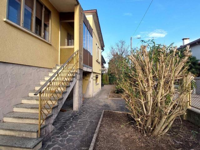 Villetta indipendente in vendita di 300 m² in Via Visinoni