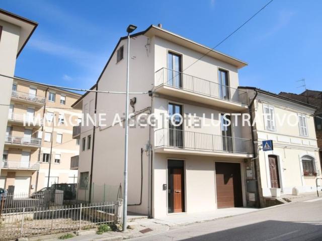 Villetta indipendente in vendita di 300 m² in Via XVIII Settembre, 38