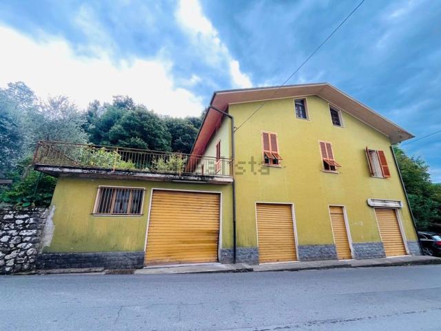 Villetta indipendente in vendita di 300 m² in Via XXV Aprile, 20