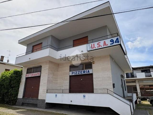 Villetta indipendente in vendita di 300 m² in Viale Ticino, 54