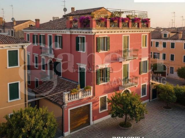 Villetta indipendente in vendita di 300 m² in Viale Veneto, 12