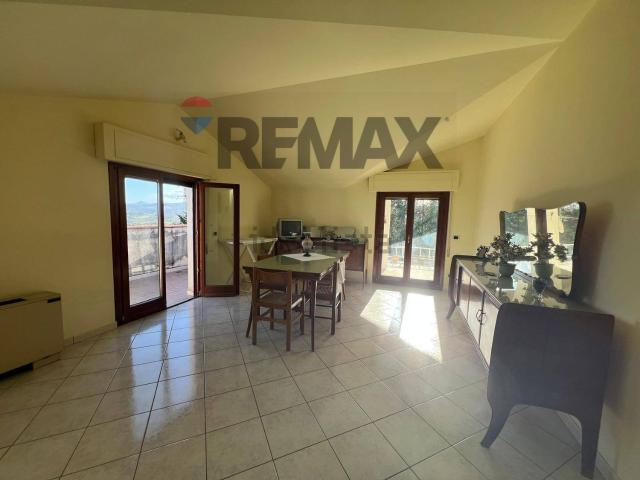 Villetta indipendente in vendita di 300 m² in Contrada Villa Elce, 83