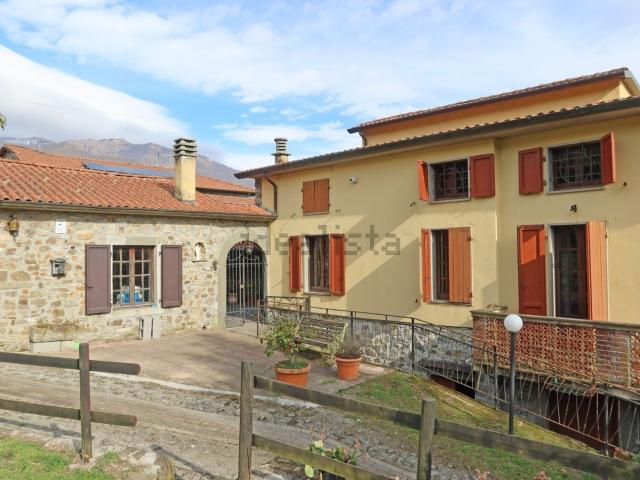 Villetta indipendente in vendita di 300 m² in Località Stazzone, 10