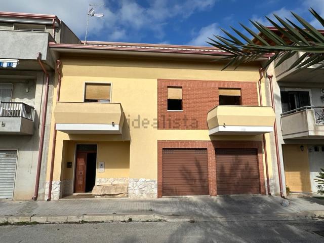 Villetta indipendente in vendita di 300 m² in Piazza Comandante Antonino Ferla