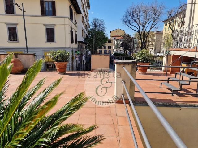 Villetta indipendente in vendita di 300 m² in Piazza Pietro Leopoldo, 3