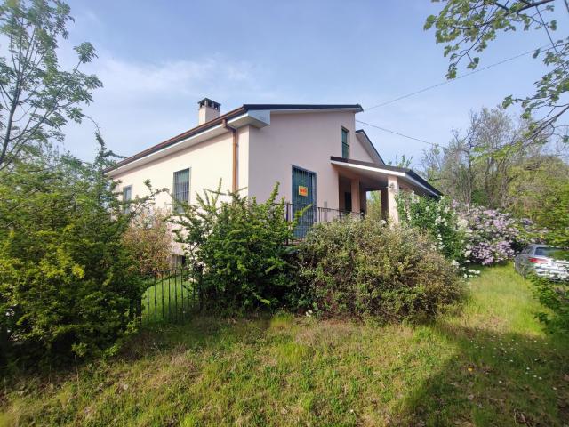 Villetta indipendente in vendita di 300 m² in Strada Comunale di Catanzio