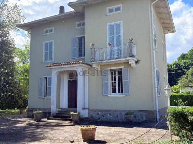 Villetta indipendente in vendita di 300 m² in Strada Bassa Nuova, 190