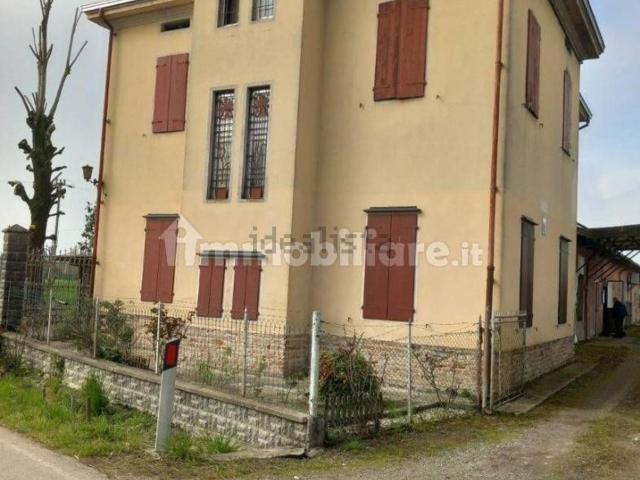 Villetta indipendente in vendita di 300 m² in Strada Ghiara Sabbioni