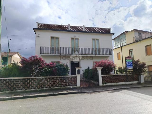Villetta indipendente in vendita di 300 m² in Via Piave