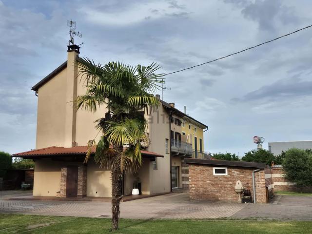 Villetta indipendente in vendita di 300 m² in Strada Rondo, 104