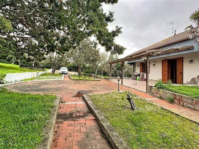 Villetta indipendente in vendita di 300 m² in Strada Vicinale Li Curuneddi Tronco A