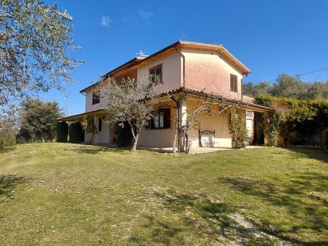 Villetta indipendente in vendita di 301 m² in Via Colli