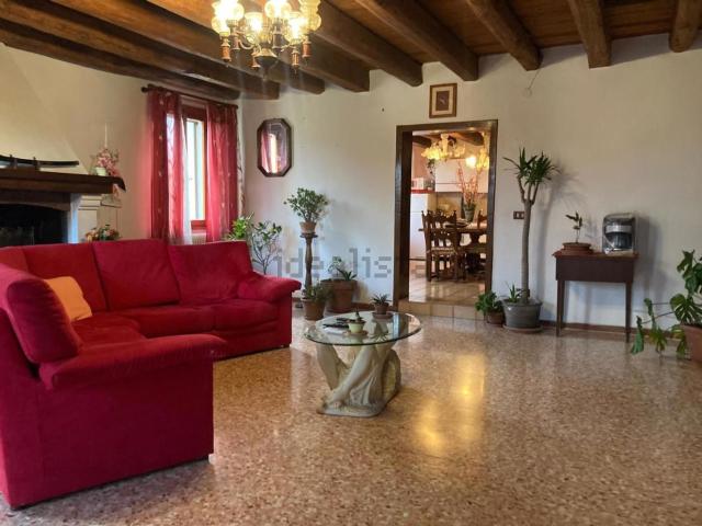Villetta indipendente in vendita di 302 m² in Via Canal Bianco Inferiore