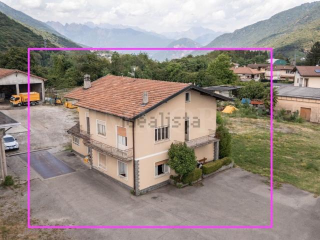 Villetta indipendente in vendita di 302 m² in Via Leonardo Da Vinci, 12