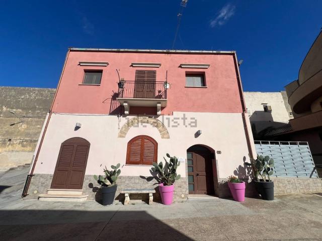 Villetta indipendente in vendita di 302 m² in Via Trinità, 32