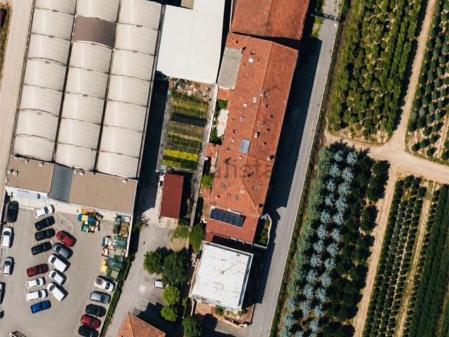Villetta indipendente in vendita di 303 m² in Via Francesco Petrarca, 3