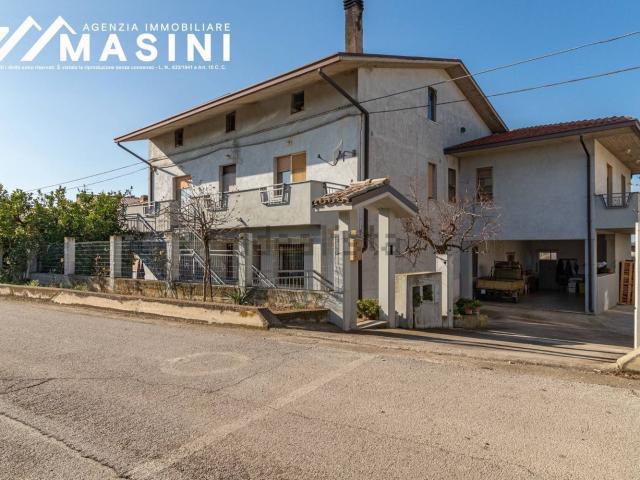 Villetta indipendente in vendita di 303 m² in Contrada Piane Favaro, 130