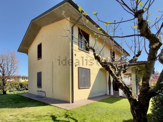 Villetta indipendente in vendita di 304 m² in Via Gerolamo Rovetta