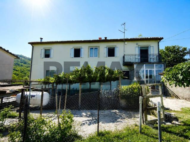 Villetta indipendente in vendita di 304 m² in Via Faito