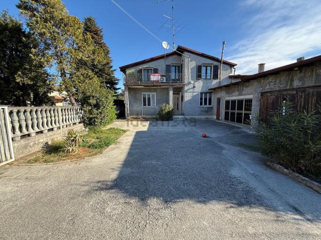 Villetta indipendente in vendita di 305 m² in Via Giuseppe Mazzini