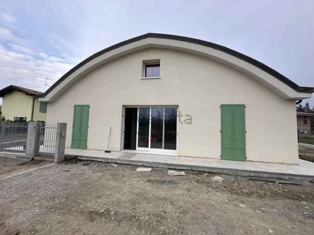Villetta indipendente in vendita di 305 m² in Via del Bacino