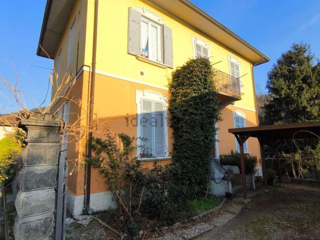 Villetta indipendente in vendita di 305 m² in Via Lentate, 34