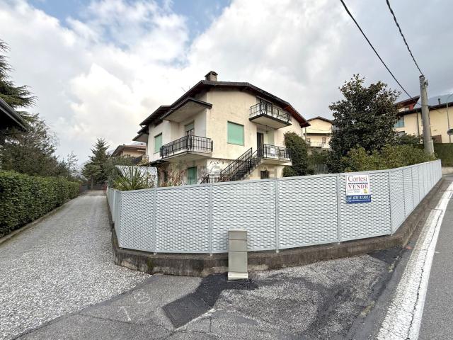 Villetta indipendente in vendita di 305 m² in Via papa giovanni