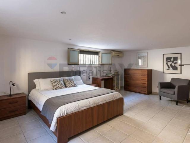 Villetta indipendente in vendita di 306 m² in Via Giorgio Ambrosoli, 7