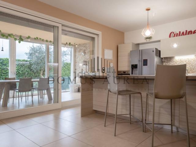 Villetta indipendente in vendita di 306 m² in Via Strà