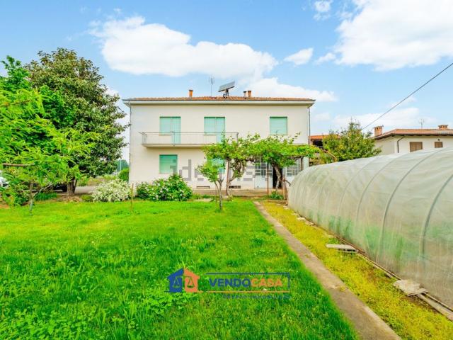 Villetta indipendente in vendita di 307 m² in Via Benevagienna, 67