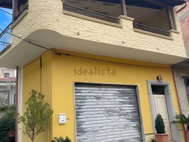Villetta indipendente in vendita di 307 m² in Via Siris