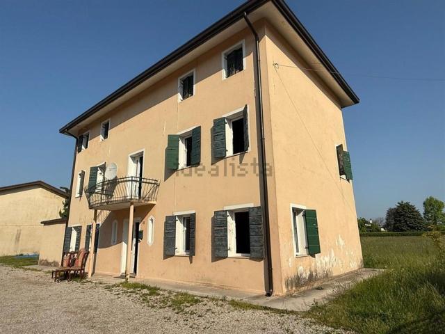 Villetta indipendente in vendita di 307 m² in Via Visinale Centro