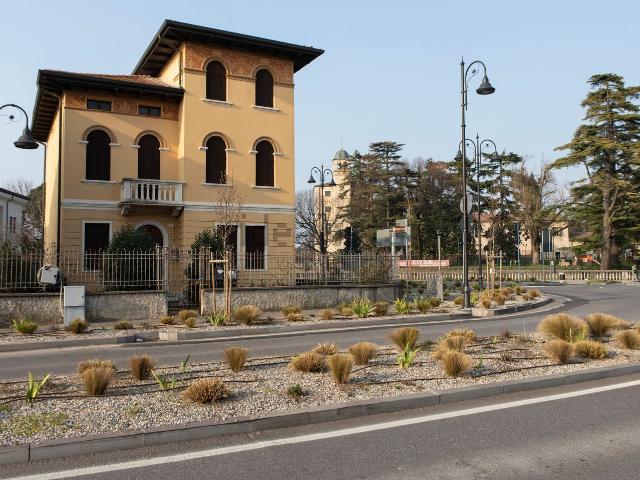 Villetta indipendente in vendita di 307 m² in Piazza Santa Toscana, 95