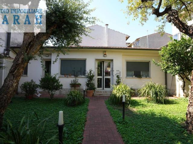 Villetta indipendente in vendita di 310 m² in Via Antonio Pacinotti, 30