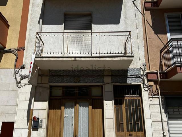 Villetta indipendente in vendita di 310 m² in Via Gen. O. Baratieri