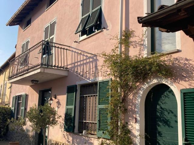Villetta indipendente in vendita di 310 m² in Via Dante Alighieri, 31