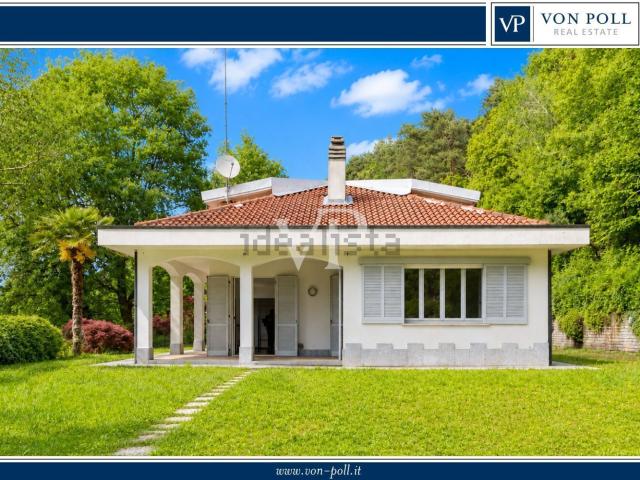 Villetta indipendente in vendita di 310 m² in Via del Golf