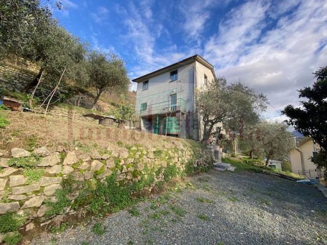 Villetta indipendente in vendita di 310 m² in Via Mezzanego