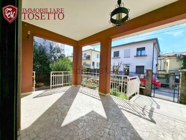 Villetta indipendente in vendita di 310 m² in Via Noventa Vicentina